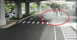 車尾狂冒煙！移工三鶯線龍埔站前急停下秒成火球 1原因還要挨罰